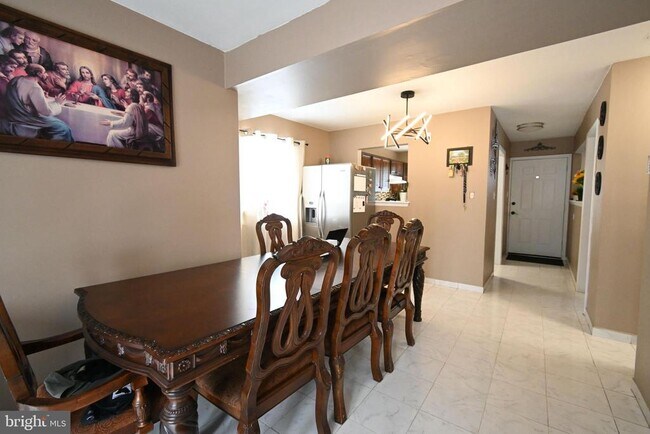 Building Photo - 36 Danbury Dr