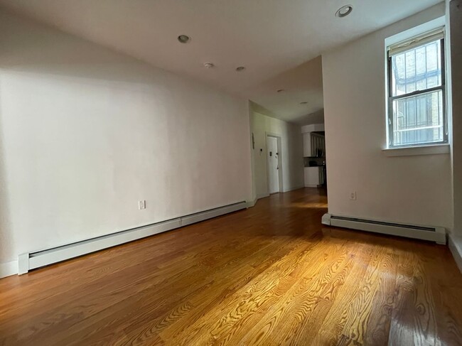 Building Photo - 312 W 121st St