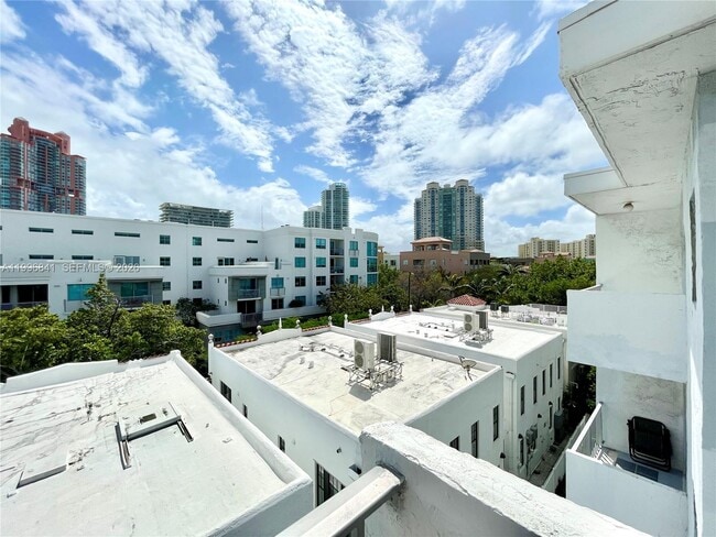 Building Photo - 221 Meridian Ave