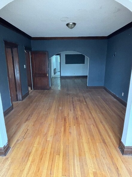 Building Photo - 708 W 61st Pl