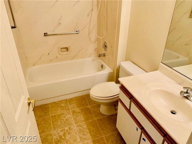 Building Photo - Clean and comfortable townhome in Sun City...