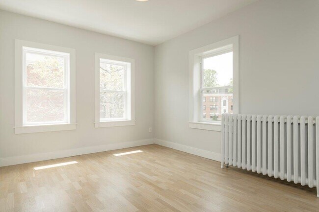 Building Photo - 184 Chiswick Rd