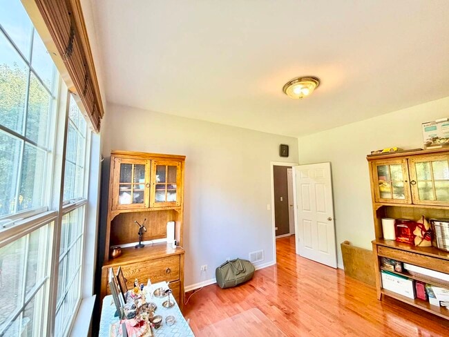 Building Photo - 37061 N Bonnie Brae Rd