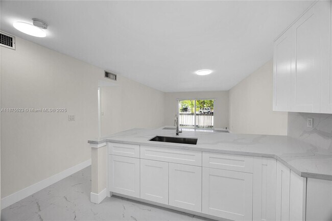 Building Photo - 7915 Camino Real