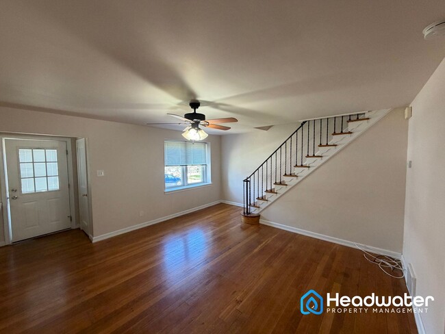 Building Photo - 261 S Bayberry Ln