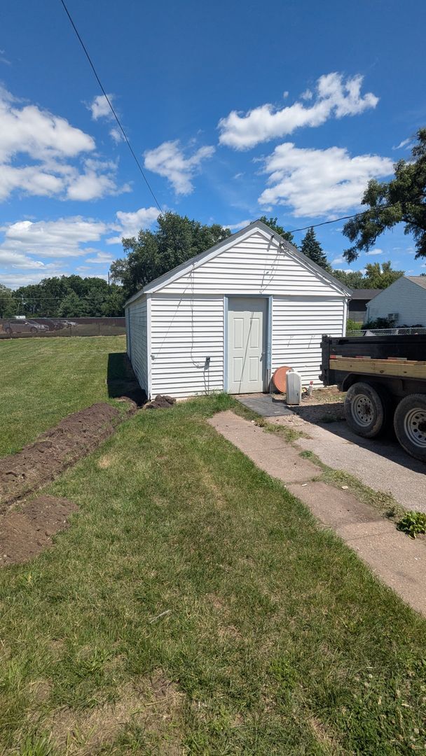Building Photo - 2 bedroom available in Evansdale