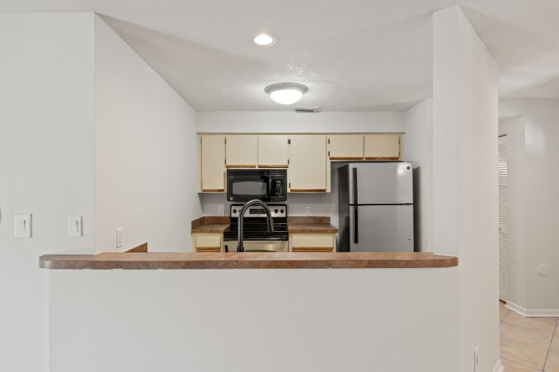 Building Photo - 210 S Habana Ave