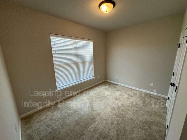 Building Photo - 406 Gray Birch Lp