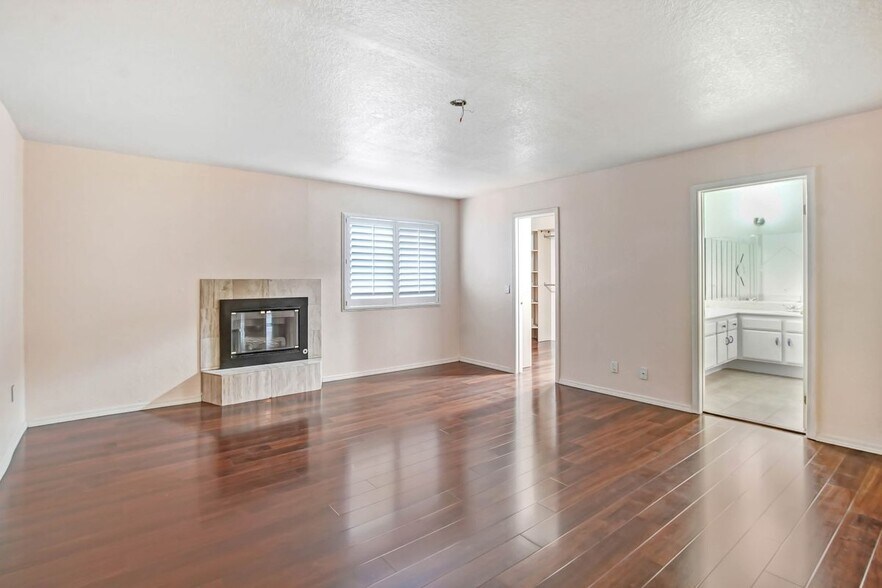 Building Photo - 2486 Stow St