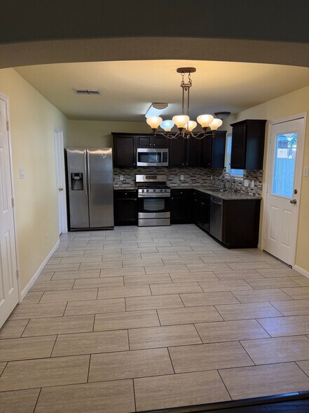 Building Photo - 3826 Silver Hawk Dr