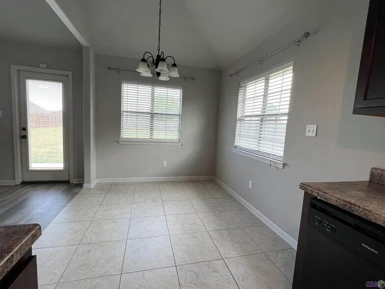 Building Photo - 2410 Hebert Dr