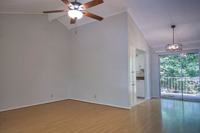 Building Photo - Cute 2 Bedroom 2 Bath Condo close to Medic...