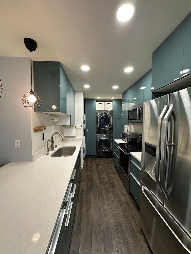 Building Photo - 7775 Camino Glorita