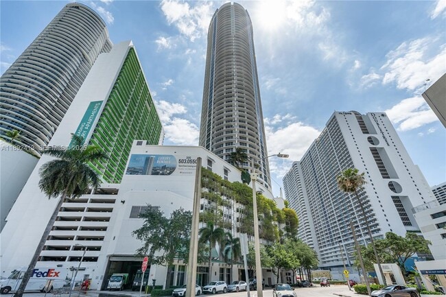 Building Photo - 1750 N Bayshore Dr