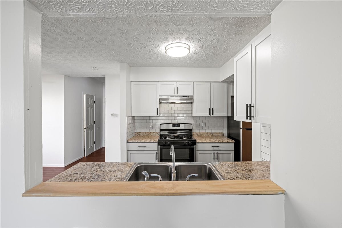 Kichen - 1600 Rock Creek Dr