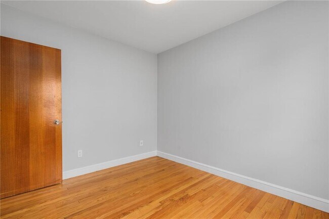 Building Photo - 5 Holten Ave