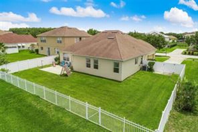 Building Photo - 3 Bedroom 2 Bath with a flex space in Stevens Plantation