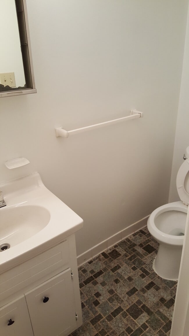 Building Photo - 6295 Forest Vale Dr NW