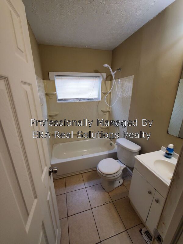 Building Photo - 723 Demorest Rd