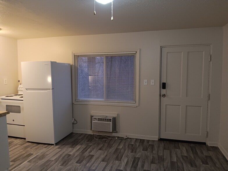 Building Photo - 5808 Stieren Dr