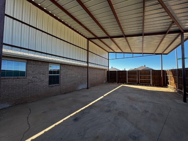 Building Photo - Stunning Spacious Home in Lovely Neighborhood!