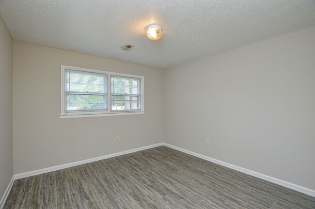 Building Photo - Renovated ranch in Matthews, NC! Heck of a deal! COMING SOON!!!