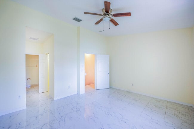 Building Photo - 5441 Via Delray Blvd