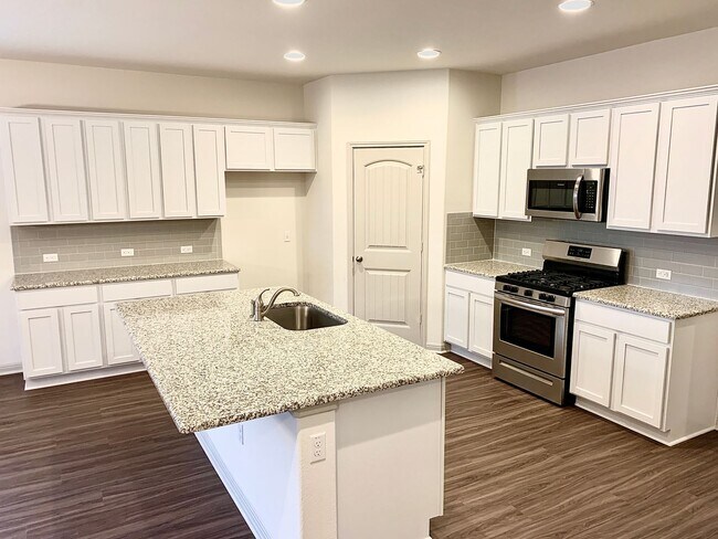 Building Photo - Beautiful 4 bedroom 3 bathroom home in Pfl...