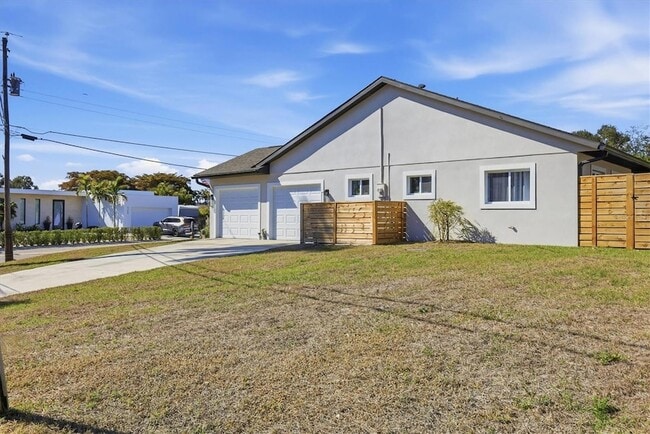 Building Photo - 5247 Carmilfra Dr