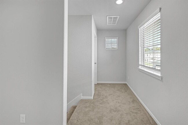Building Photo - 333 Emerald Thicket Ln
