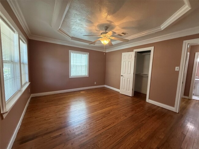 Building Photo - 5424 Nightingale Dr