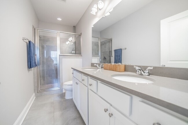 Building Photo - Coming Available! 3 Bedroom, 2.5 Bath Townhome!