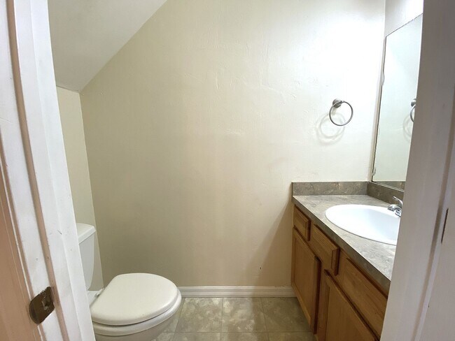 Building Photo - Kensington North #1608 - Move in now