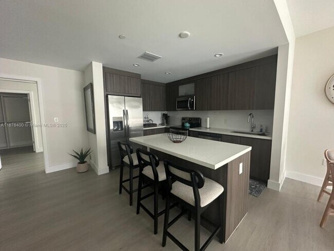 Building Photo - 2 bedroom in Hollywood FL 33020