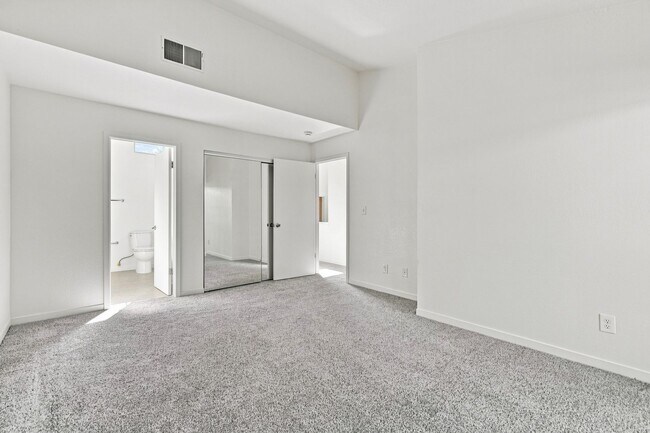 Building Photo - 320 Grapevine Pl