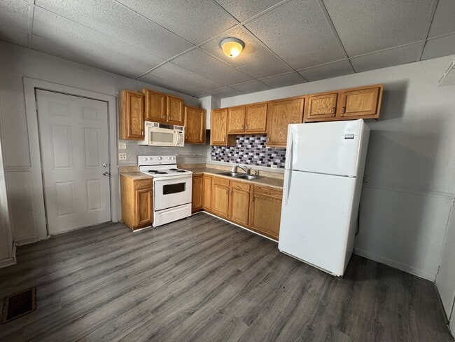 Primary Photo - 644 W Mason Ave