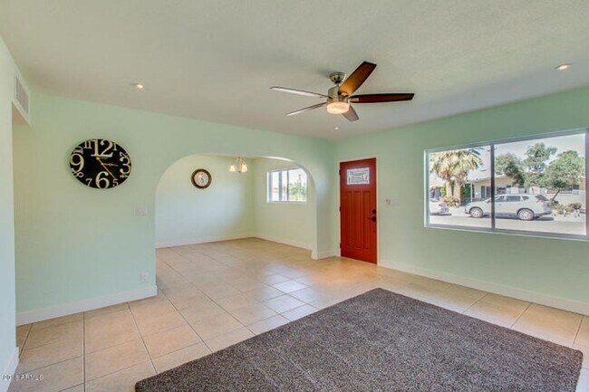 Building Photo - SFH 4-2