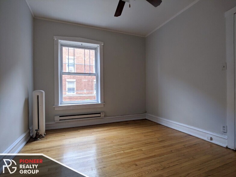 Building Photo - 953 W Cornelia Ave