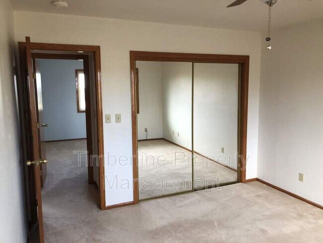 Building Photo - 17960 Bakers Farm Rd