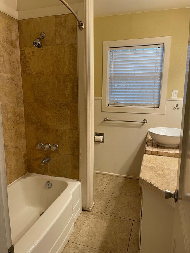 Building Photo - Pre Leasing for Fall 2026! 3/2 in Tech Terrace!