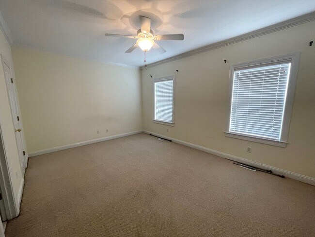 Building Photo - Nice Home located in Rosewood area and clo...