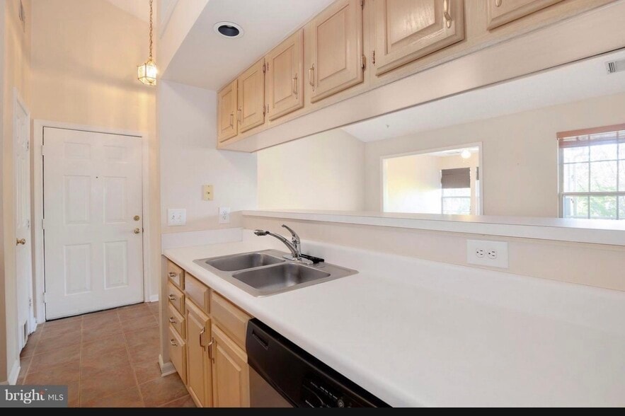 Building Photo - 13100 Briarcliff Terrace