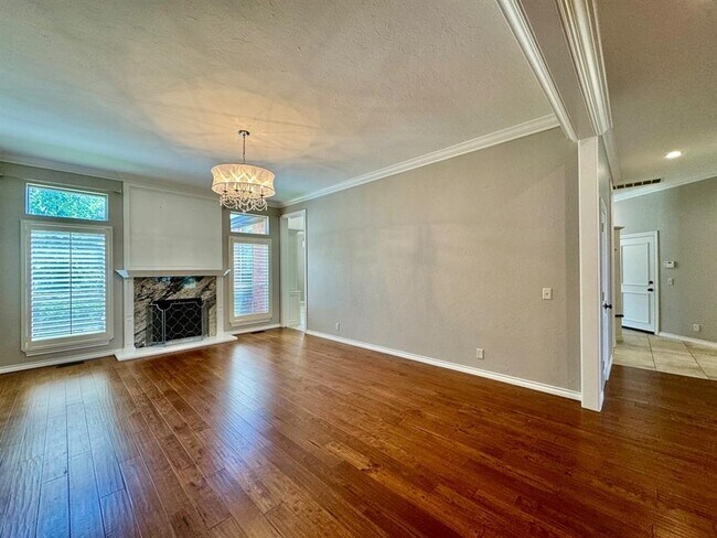 Building Photo - 2600 Sweetbriar Ct