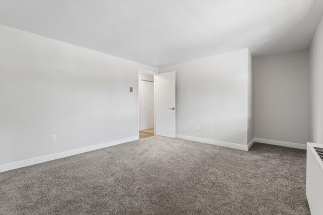 Building Photo - Completely Renovated 3 Bedroom Condo in the Wimbledon NOW AVAILABLE !