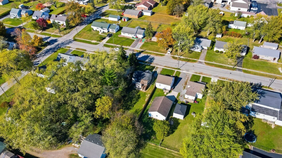 Building Photo - 149 W Lane Ave