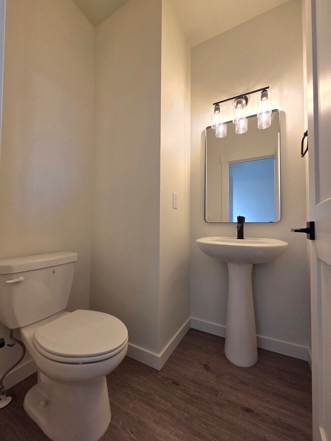 Building Photo - Modern New-Build Duplex in Payette