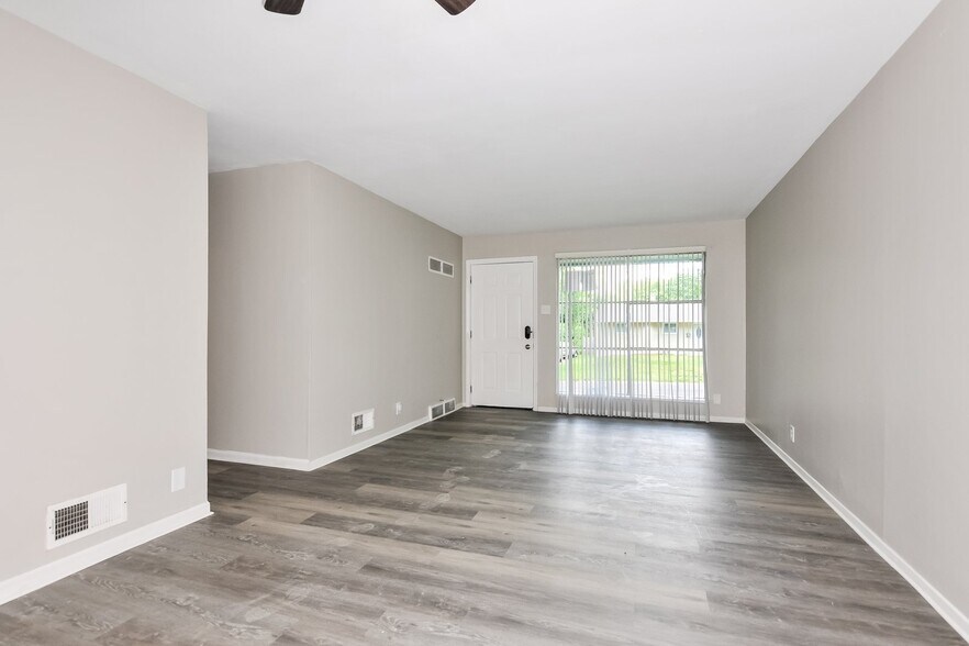 Building Photo - 200 Dundee Cir