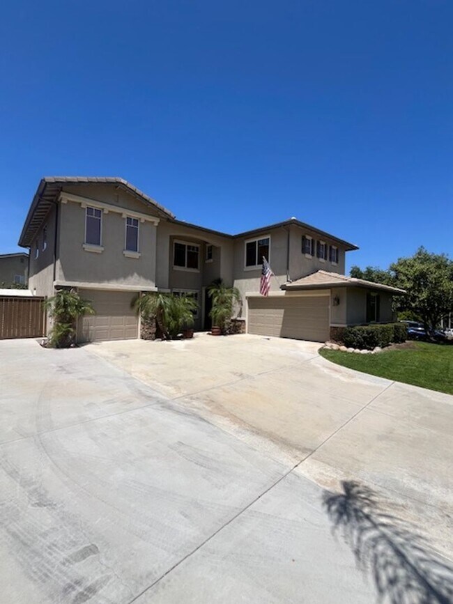 Building Photo - Beautifully Updated 5-Bedroom Home with City Views in Prime Corona Location
