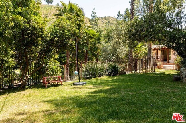 Building Photo - 3539 Canon Dr