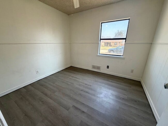 Building Photo - 1904 N Oklahoma Ave